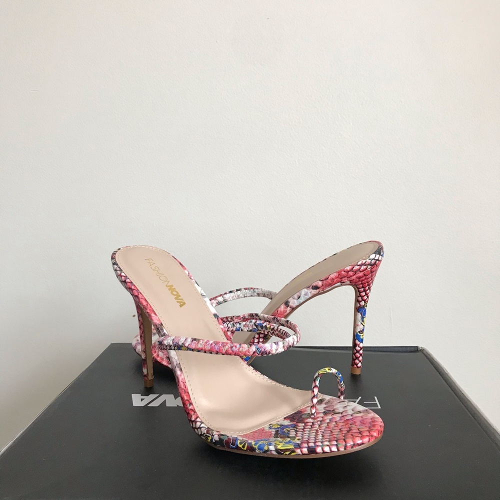 Strapy heel